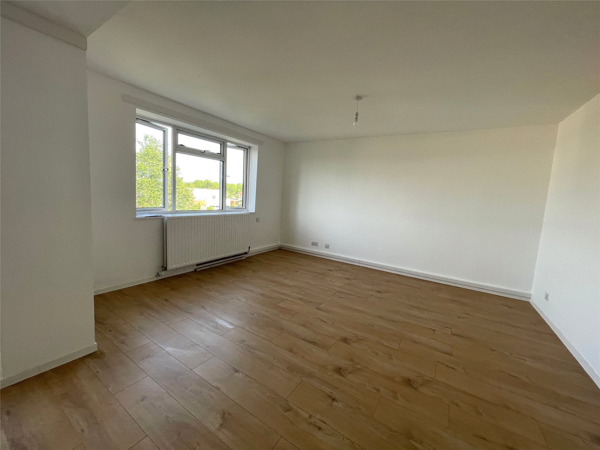 Flat Woodcote Avenue in Greater London