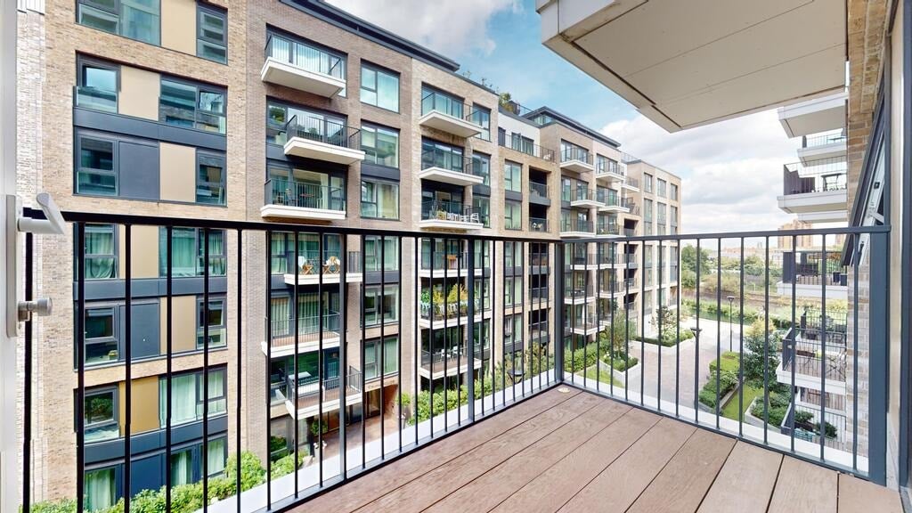 Flat Thurstan Street in Greater London