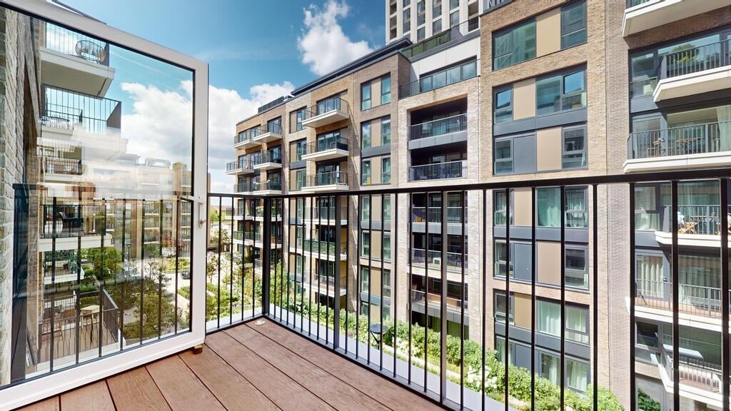 Flat Thurstan Street in Greater London