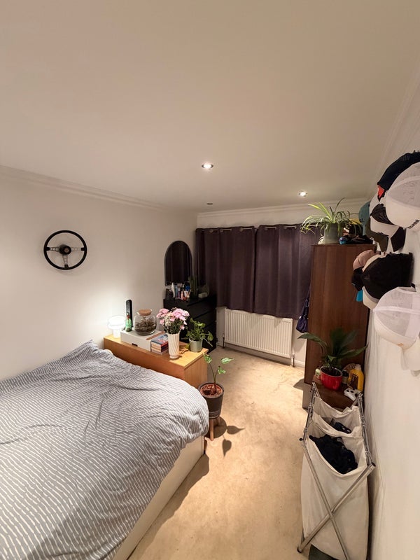 Room Glycena Road in Greater London