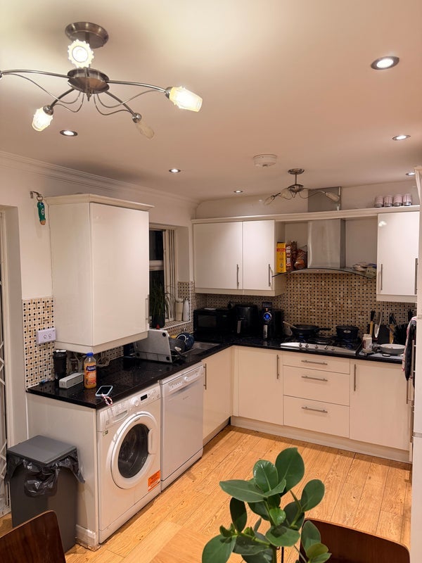 Room Glycena Road in Greater London