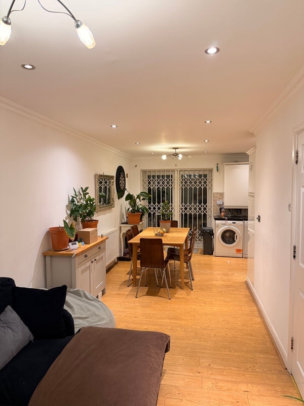 Room Glycena Road in Greater London