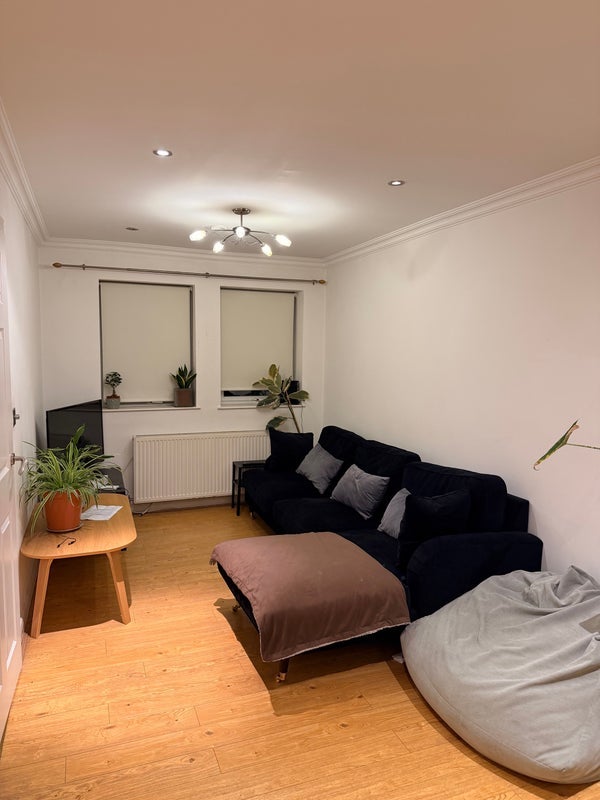 Room Glycena Road in Greater London