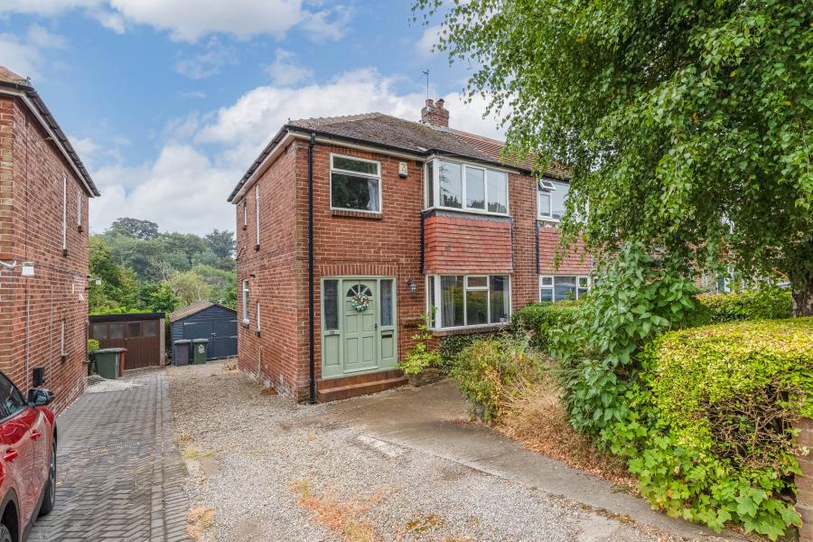 House Birchwood Avenue in Leeds