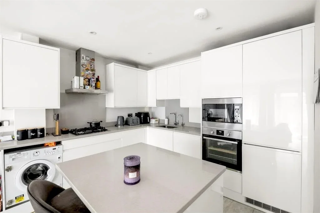 Room Coleridge Way in Greater London