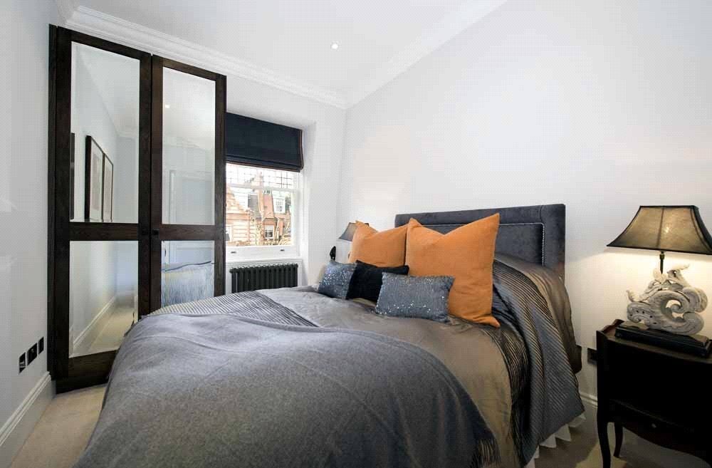 Flat Sloane Gardens in Greater London
