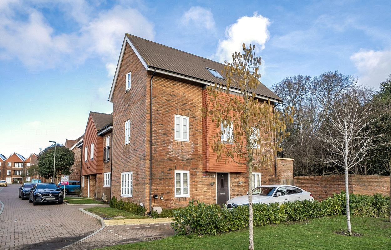 House Beatrice Square in Reigate and Banstead