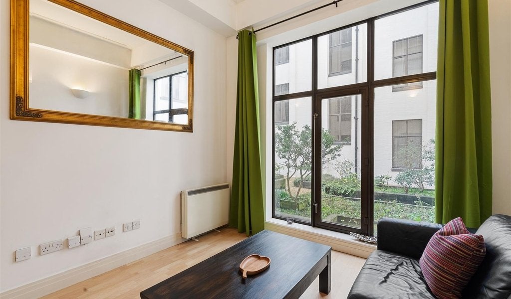 Flat Prescot Street in Greater London