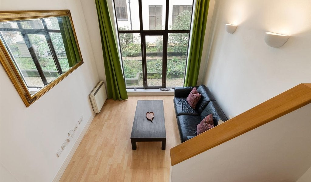 Flat Prescot Street in Greater London
