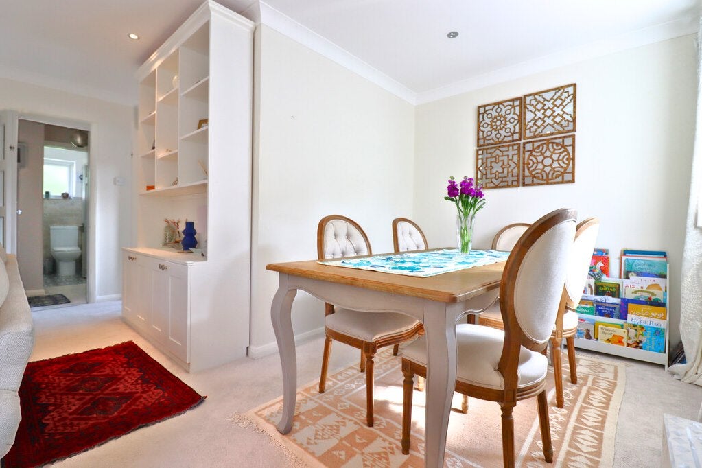Flat Oak Hill Crescent in Greater London