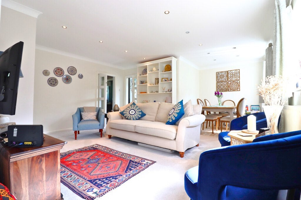 Flat Oak Hill Crescent in Greater London