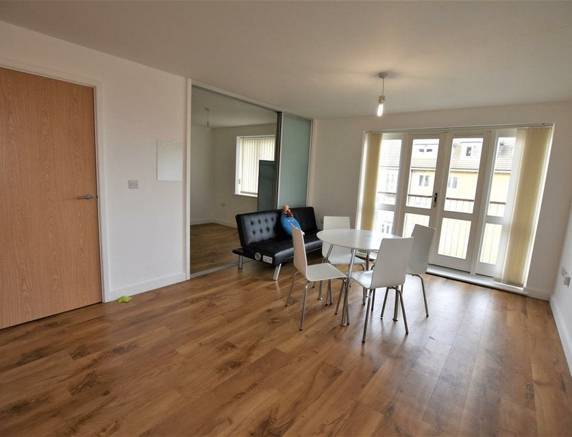 Flat Park Lodge Avenue in Greater London