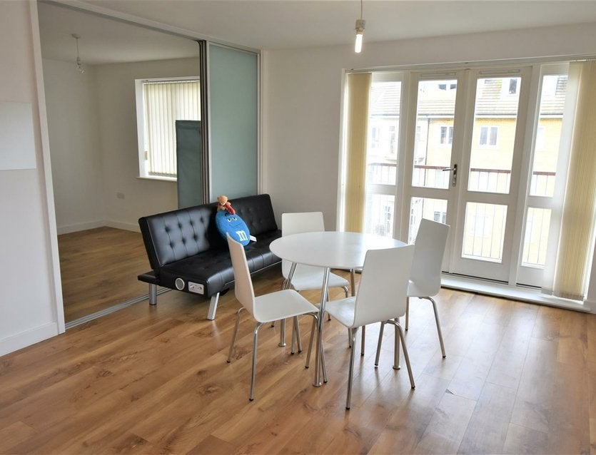 Flat Park Lodge Avenue in Greater London