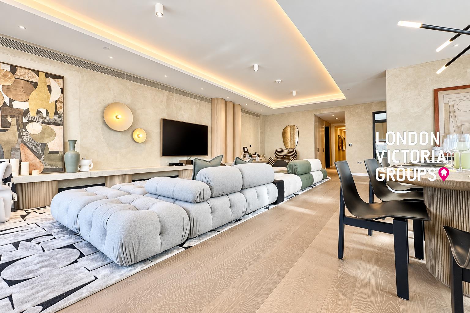 Flat Carnation Way in Greater London