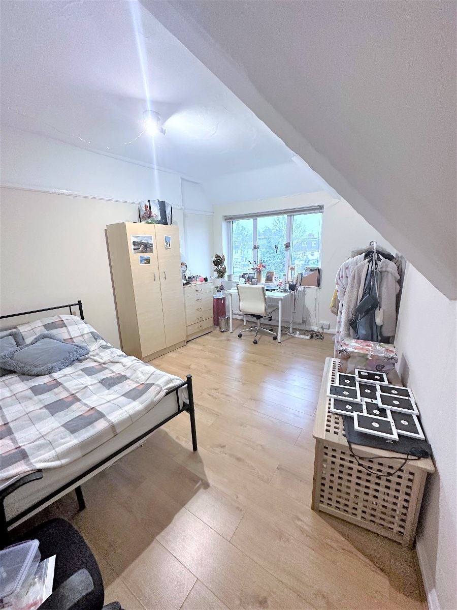 Flat Finchley Lane in Greater London