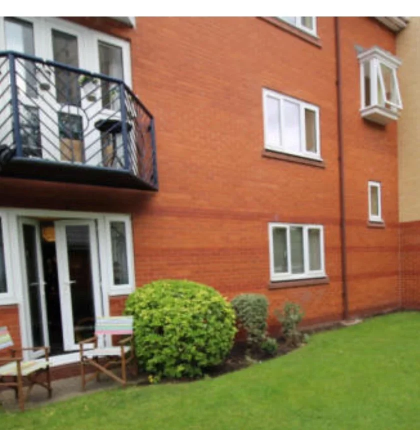 Flat Winnipeg Quay in Salford