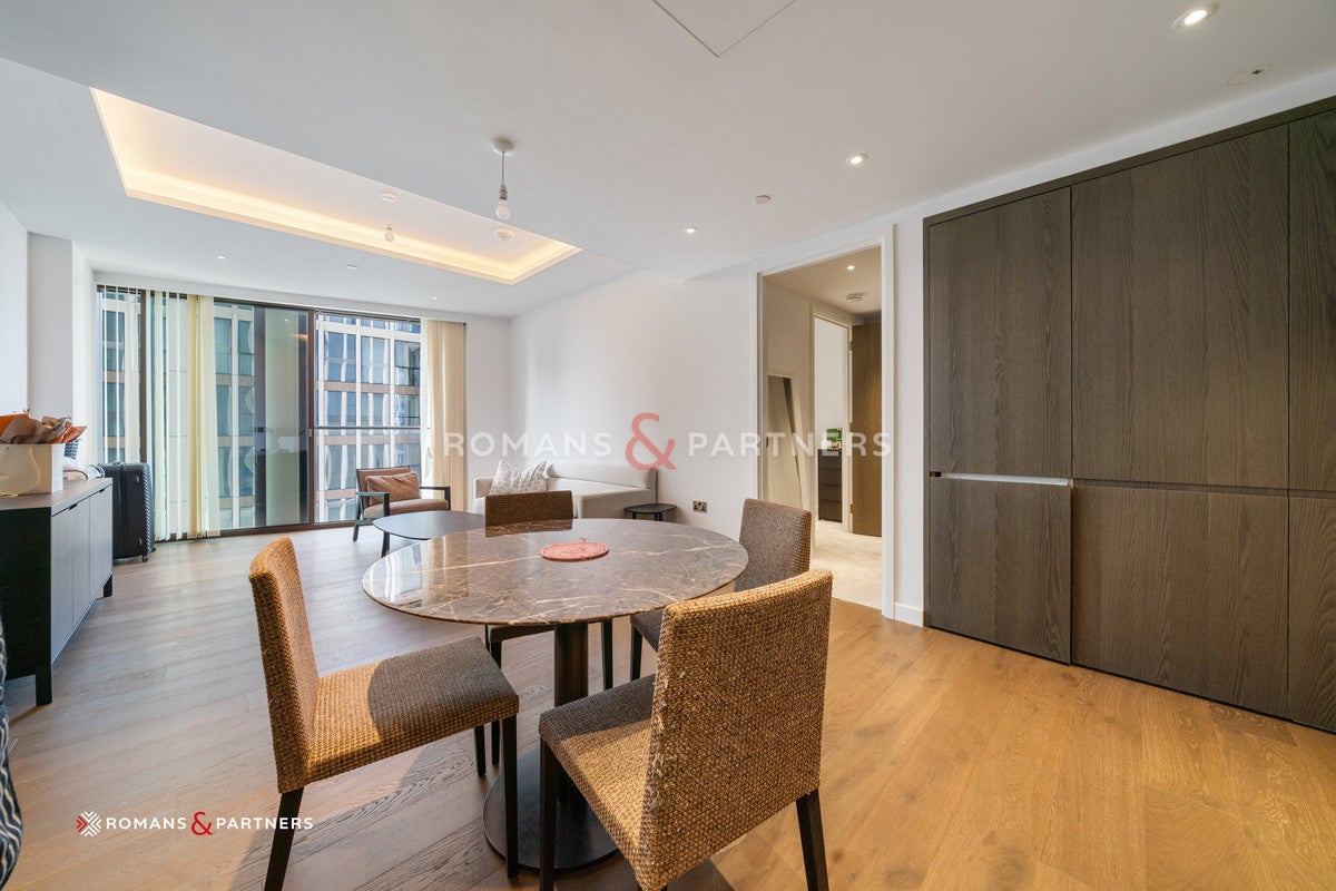 Flat Nine Elms Lane in Greater London