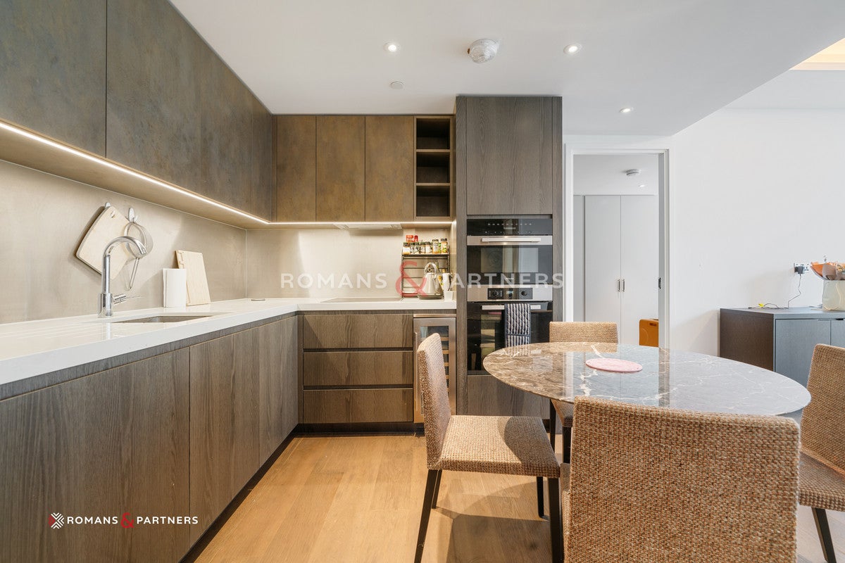 Flat Nine Elms Lane in Greater London