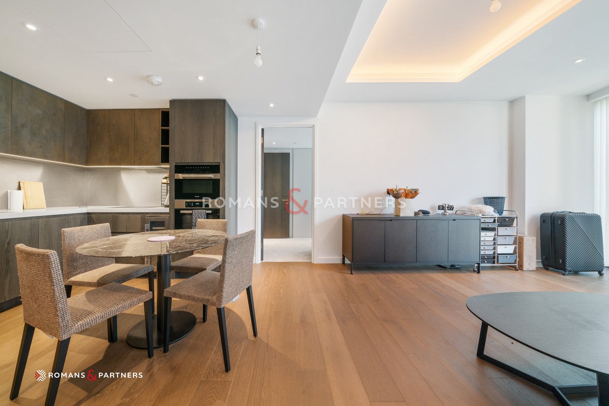 Flat Nine Elms Lane in Greater London