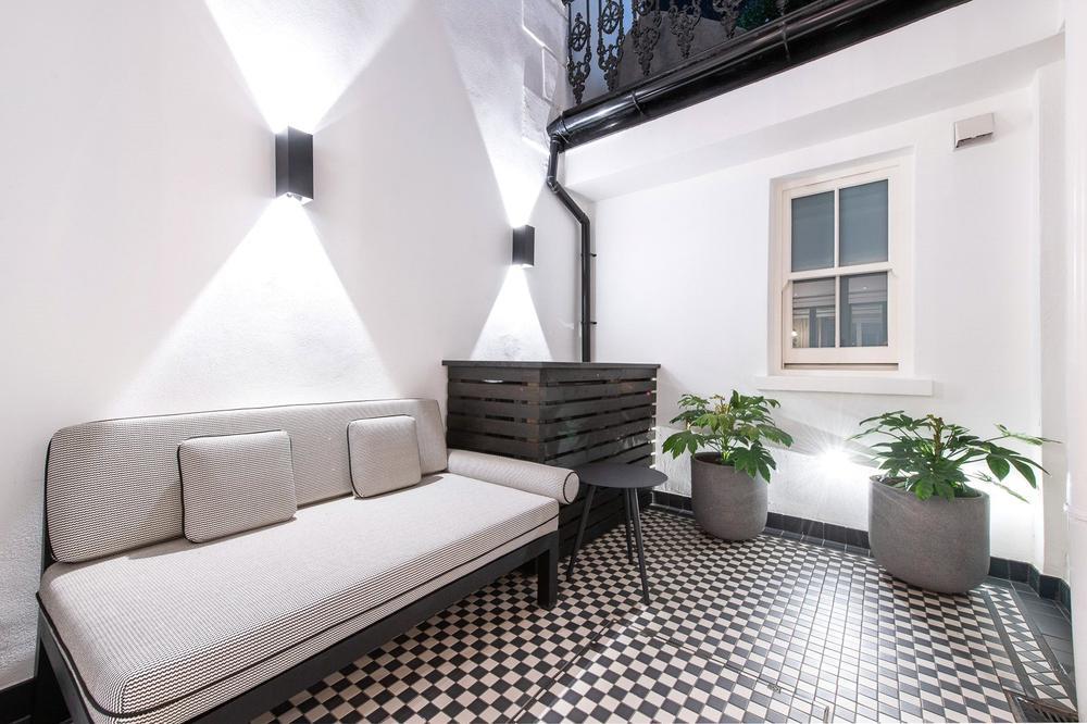 Flat Prince of Wales Terrace in Greater London