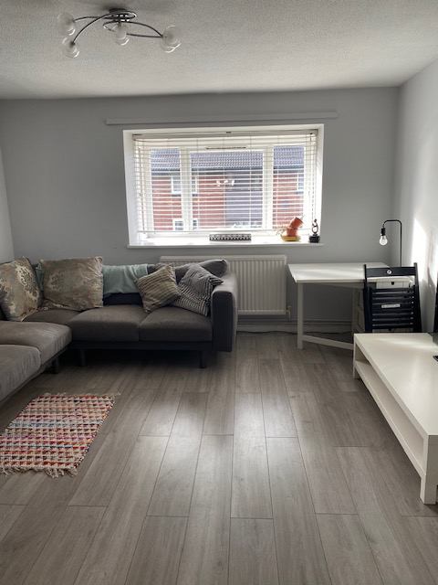Room Squires Court in Salford
