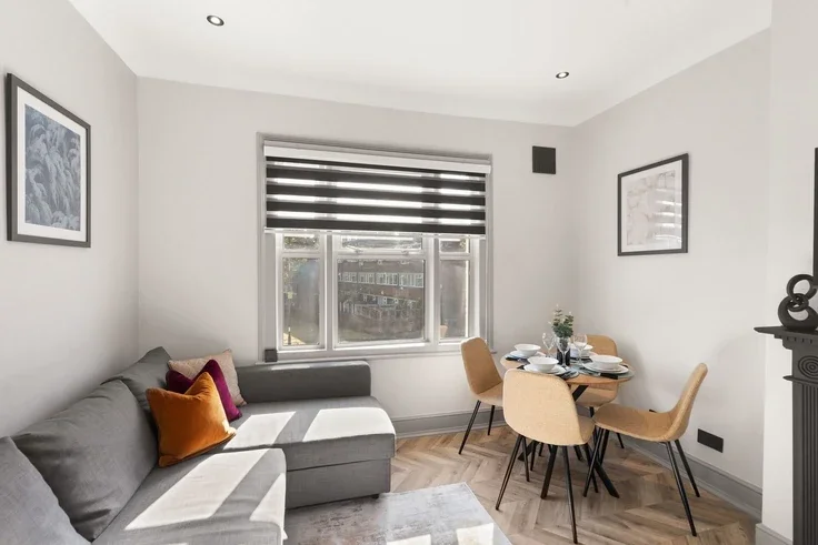 Flat Lewisham Road in Greater London
