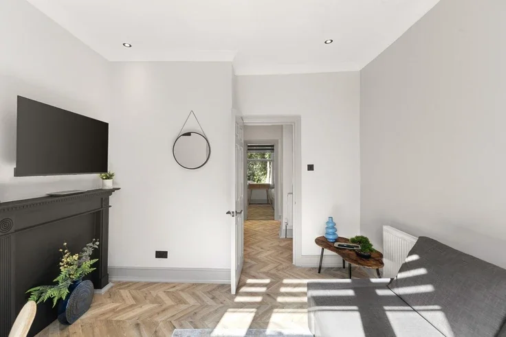 Flat Lewisham Road in Greater London