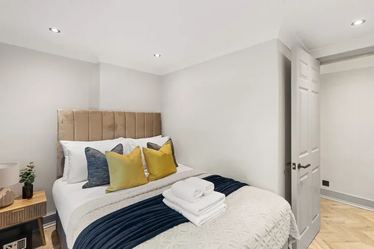 Flat Lewisham Road in Greater London