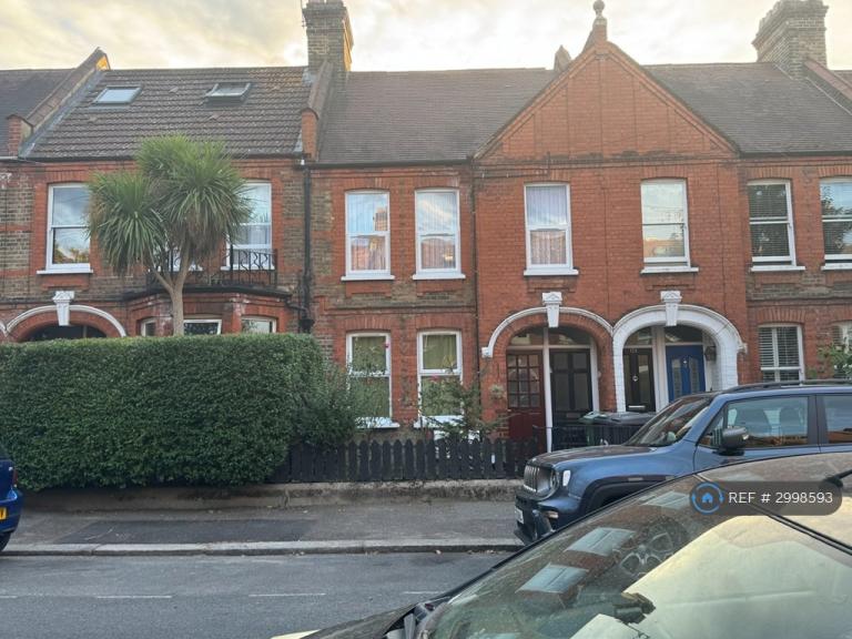 Flat Diana Road in Greater London