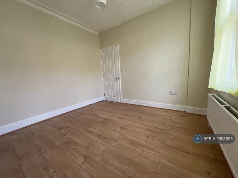 Flat Diana Road in Greater London