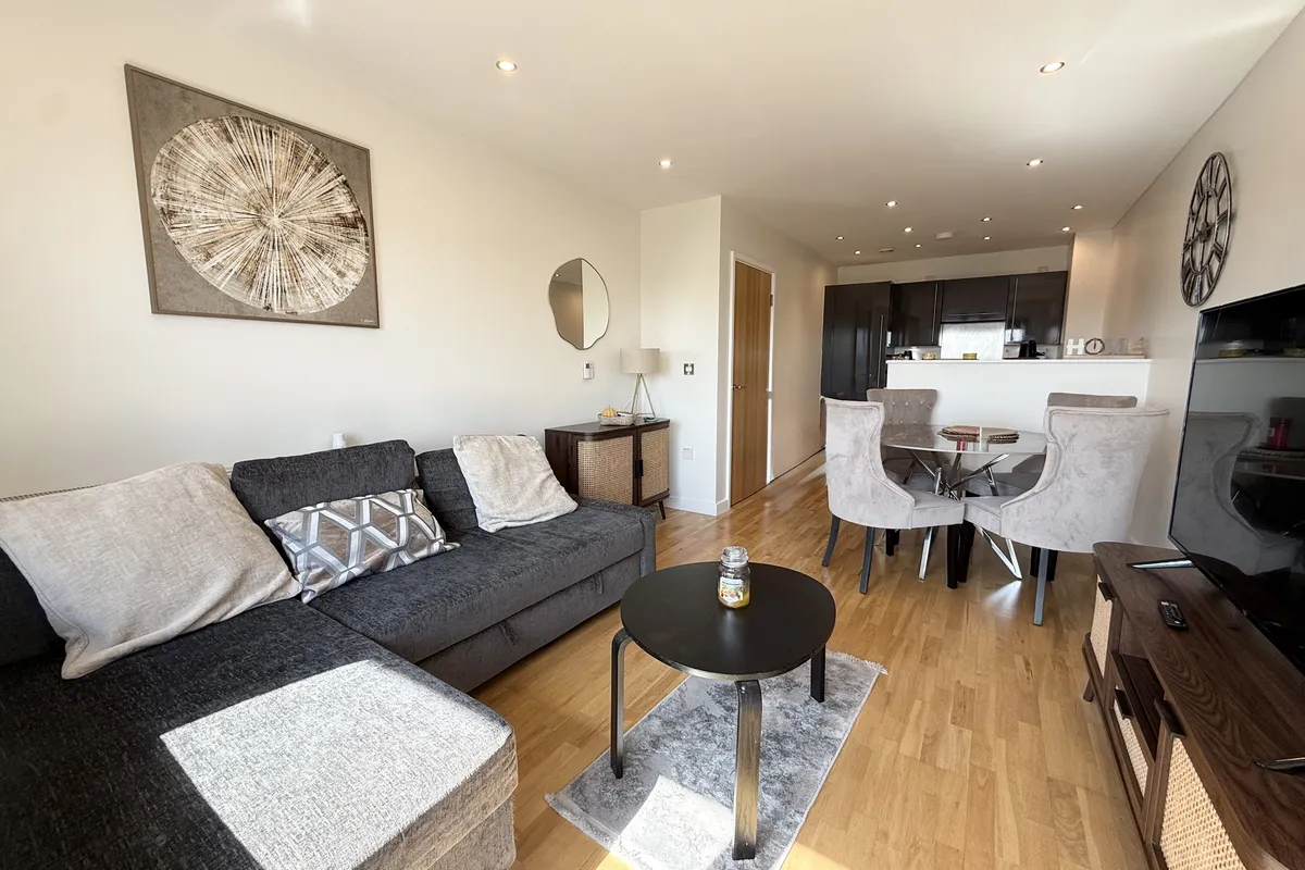 Flat Dunstan Mews in Greater London