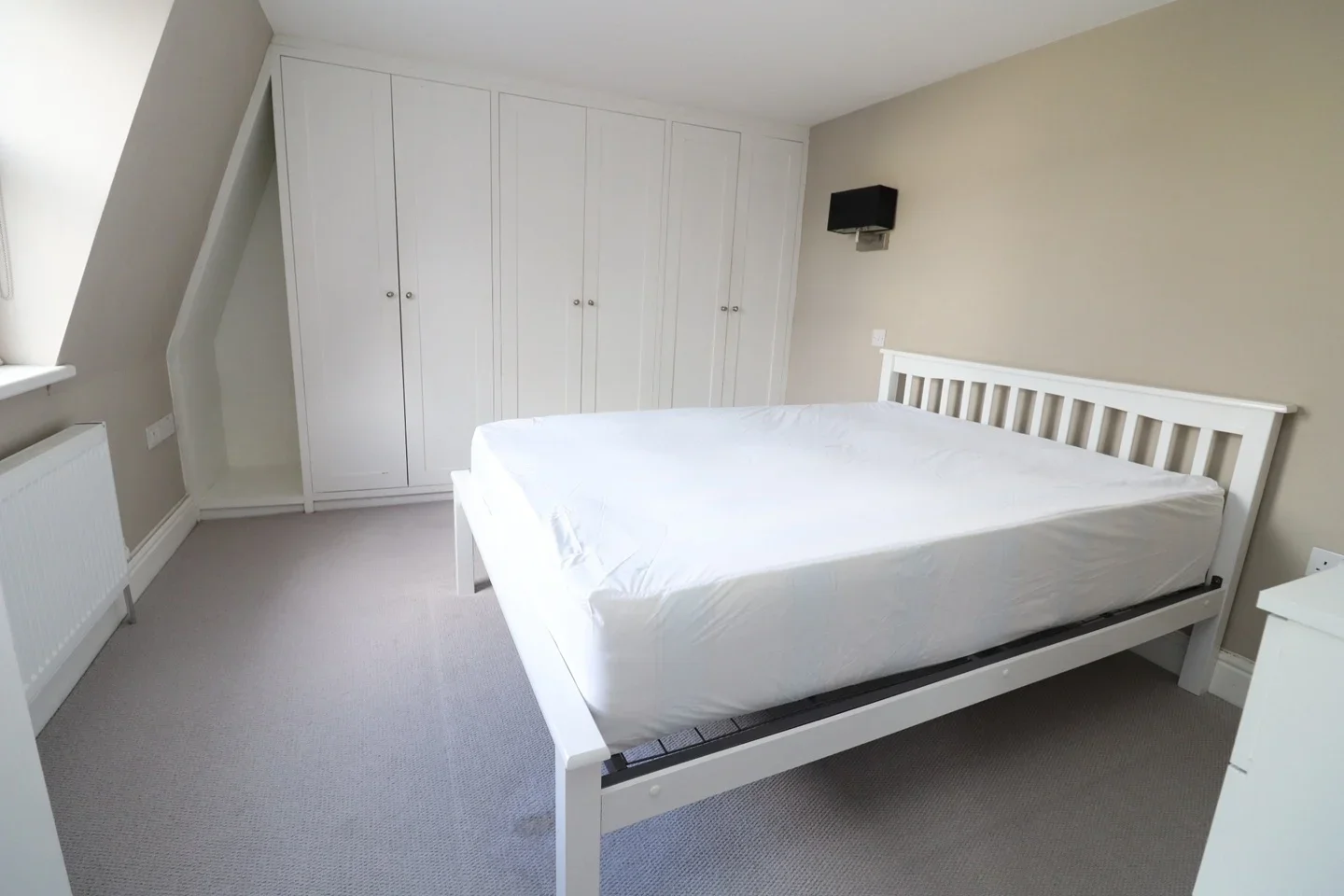 Room Cumberland Road in Greater London