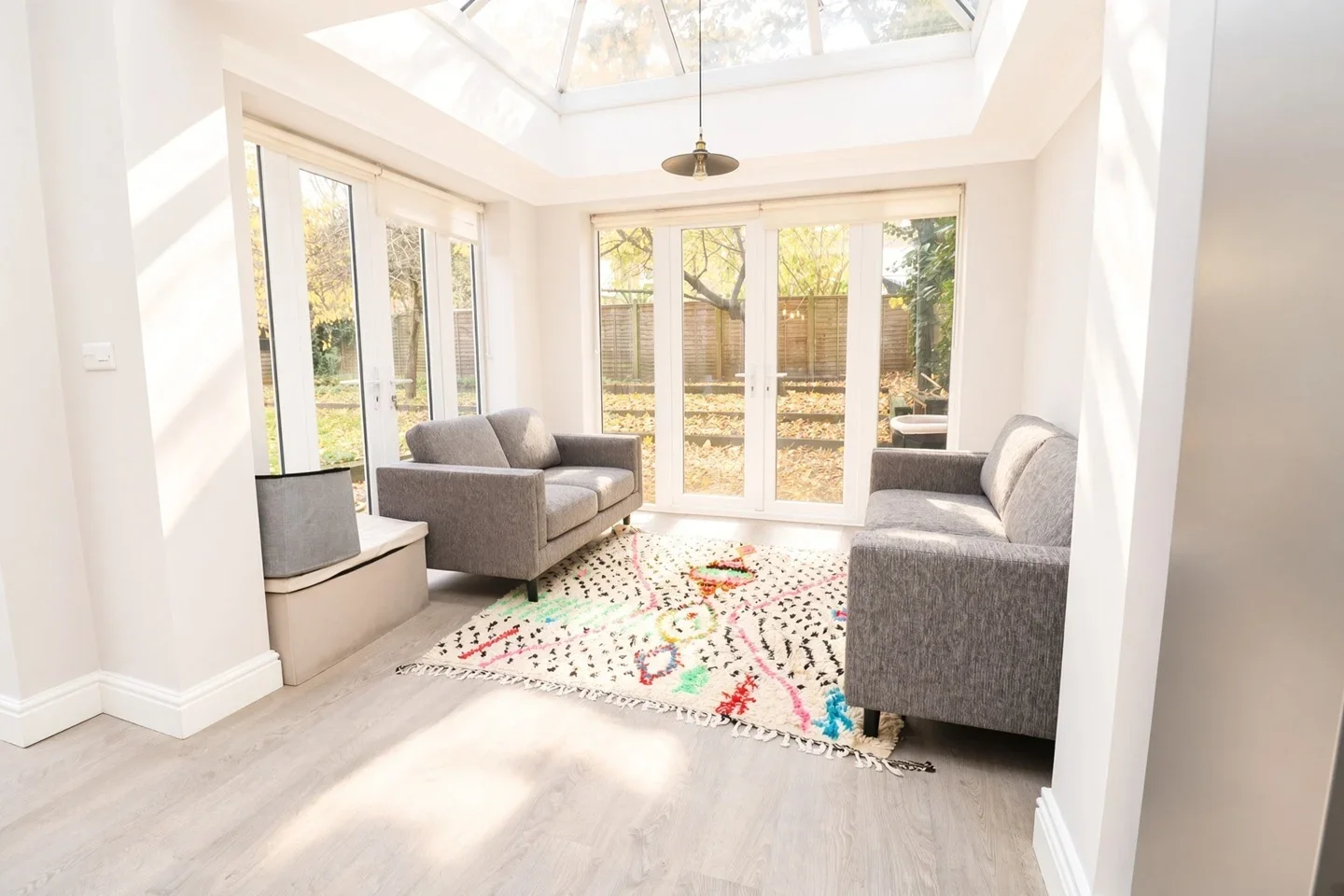 Room Cumberland Road in Greater London