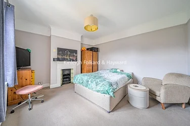Flat Gleneagle Road in Greater London