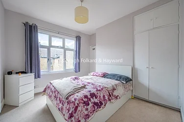 Flat Gleneagle Road in Greater London