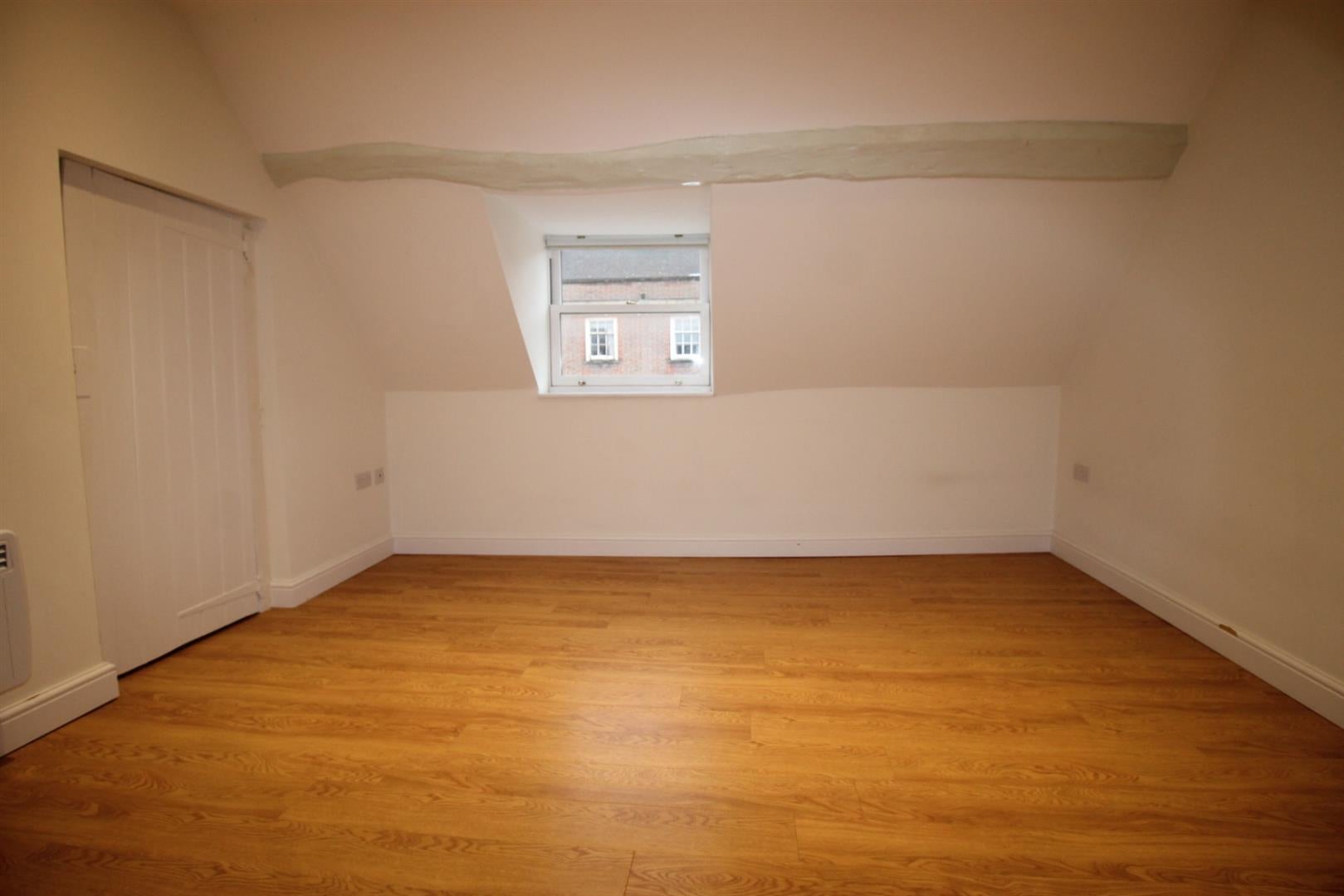 Room Easton Street in High Wycombe
