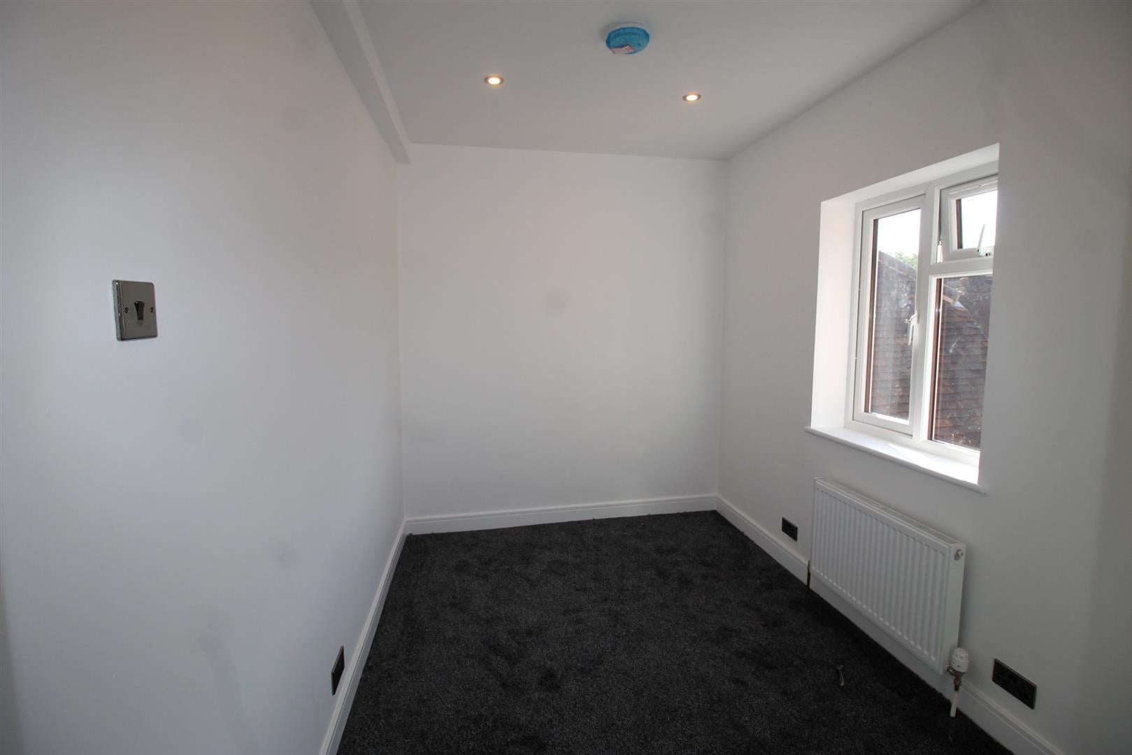 Flat Easton Street in High Wycombe