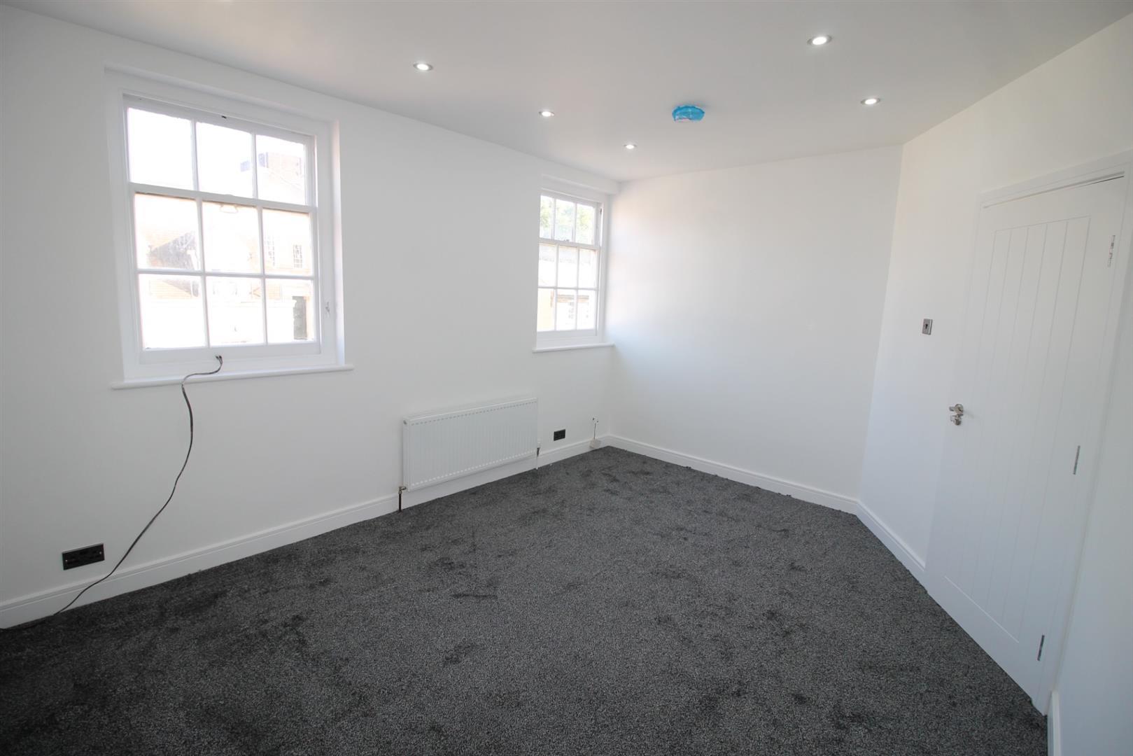 Flat Easton Street in High Wycombe