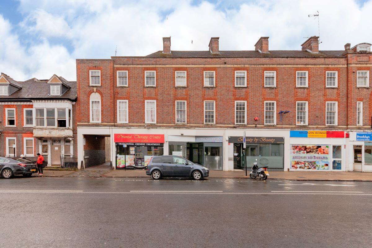 Flat Easton Street in High Wycombe