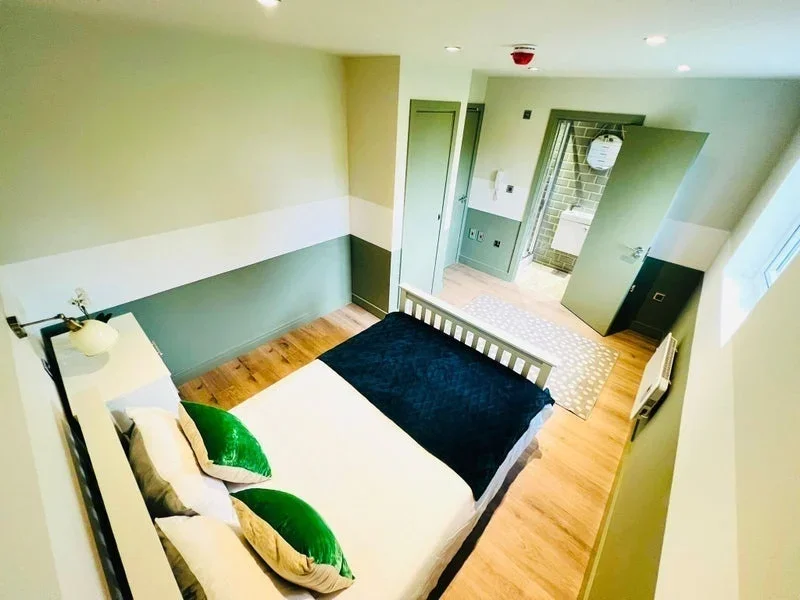 Room Glenister Park Road in Greater London