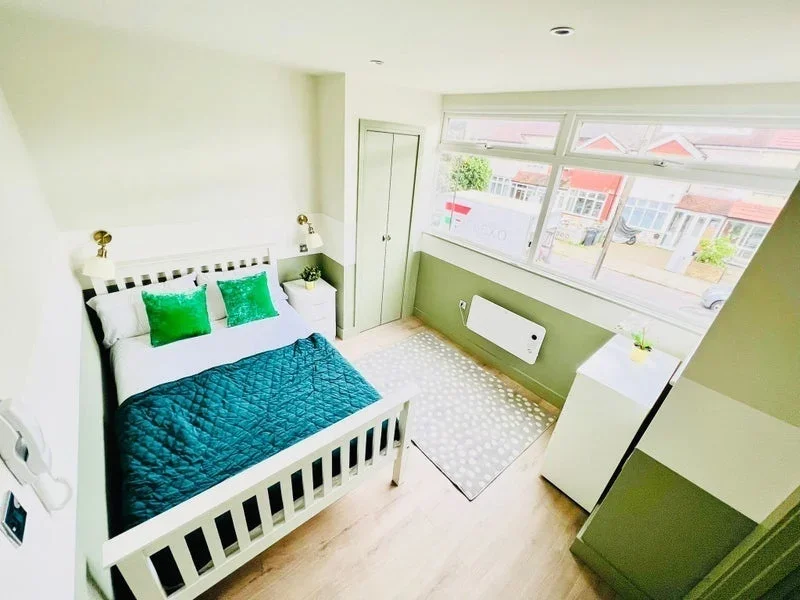 Room Glenister Park Road in Greater London