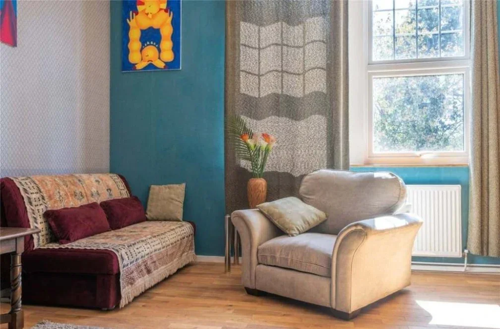 Flat Oaklands Road in Greater London