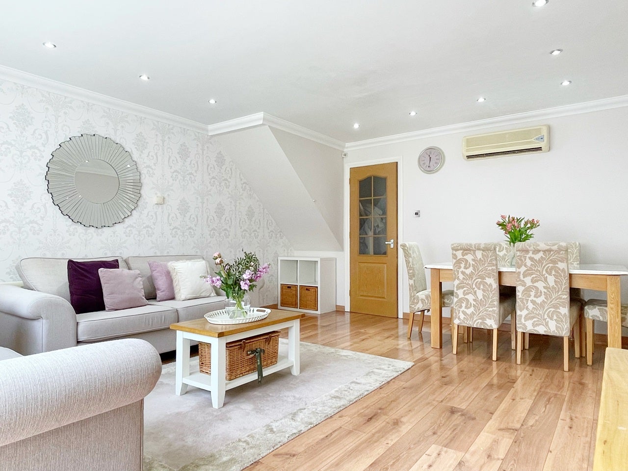 House Dabbling Close in Greater London