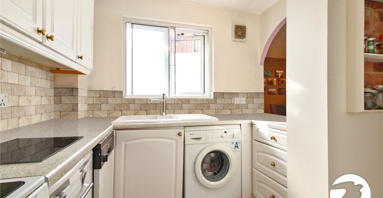 Flat Cumberland Place in Greater London