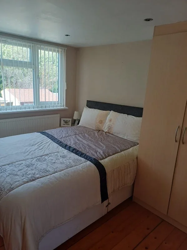 Room The Vale in Greater London