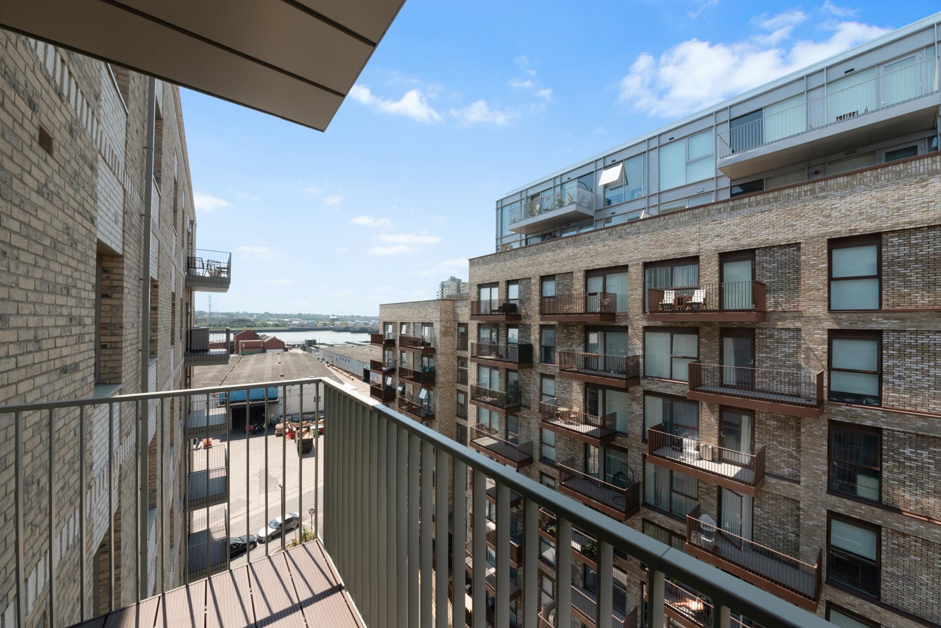 Flat North Woolwich Road in Greater London