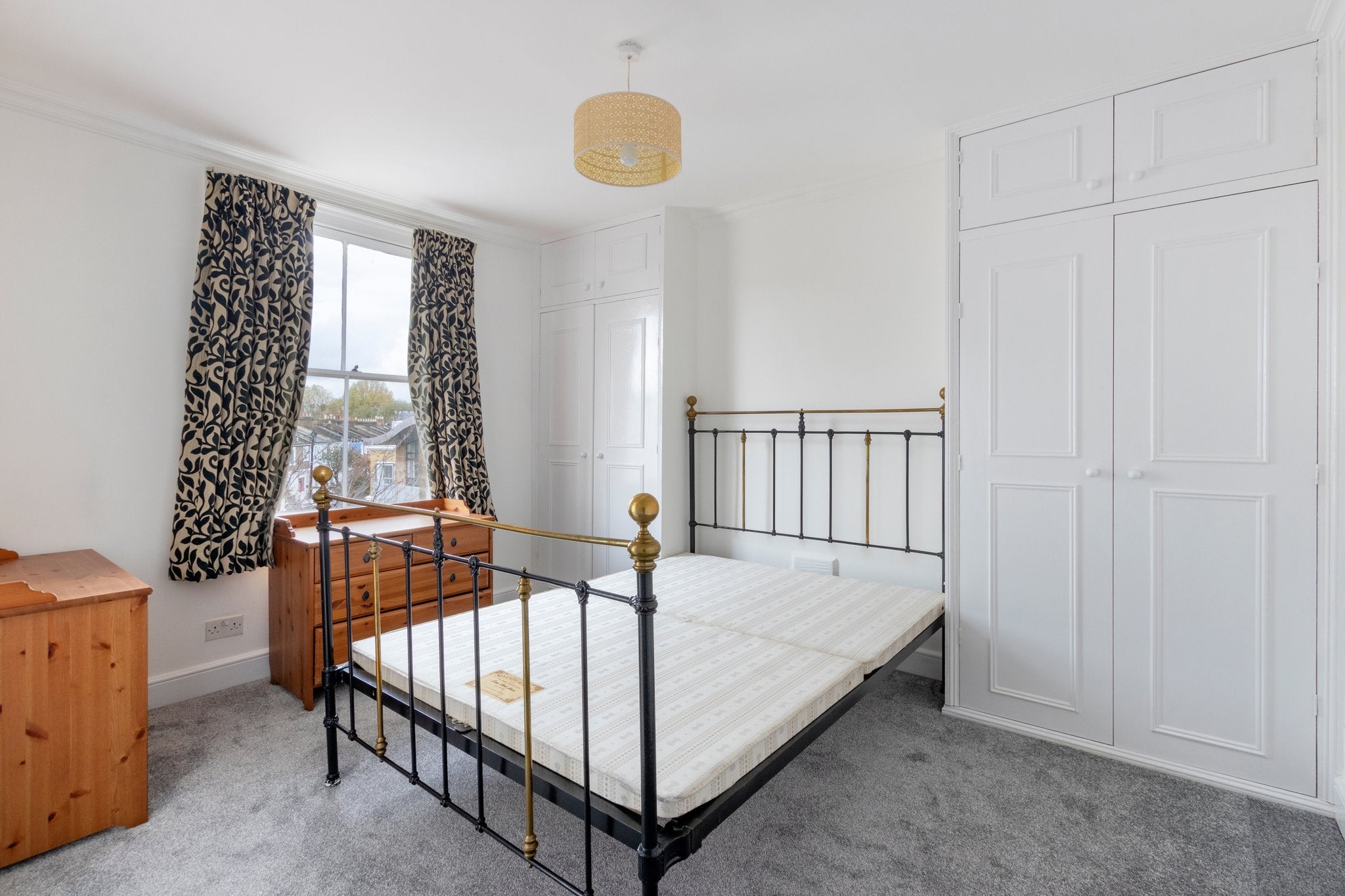 House Bradmore Park Road in Greater London