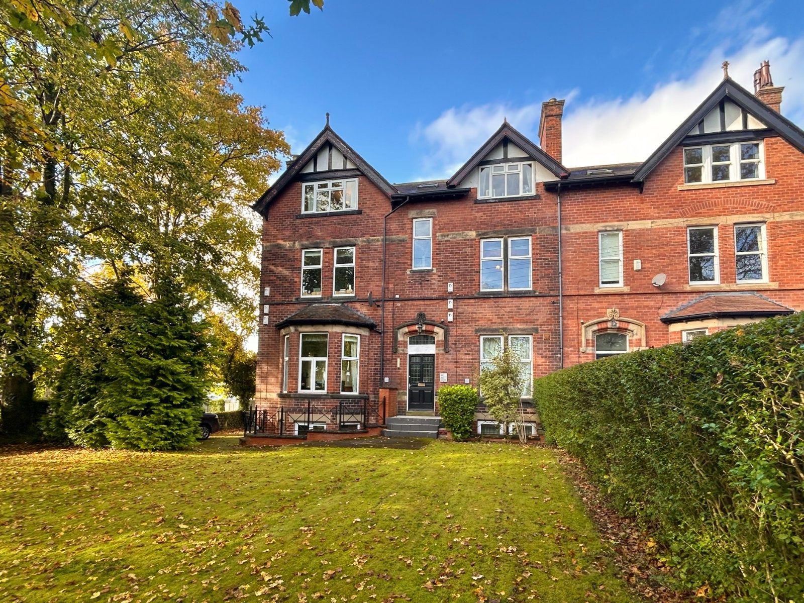 Flat Weetwood Lane in Leeds