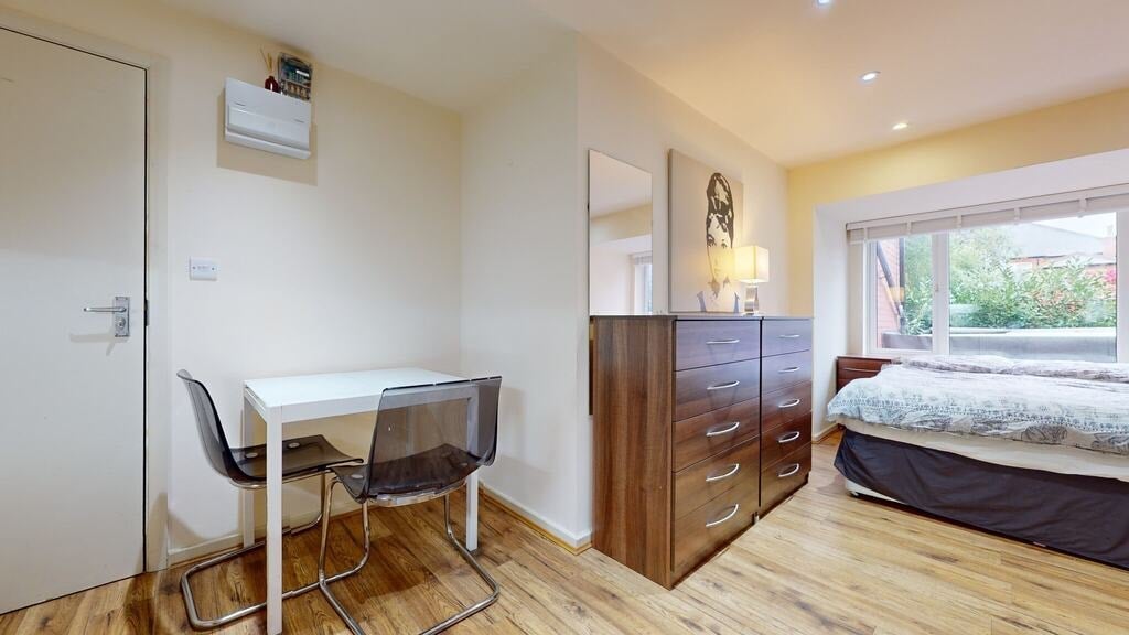 Room Anson Road in Greater London