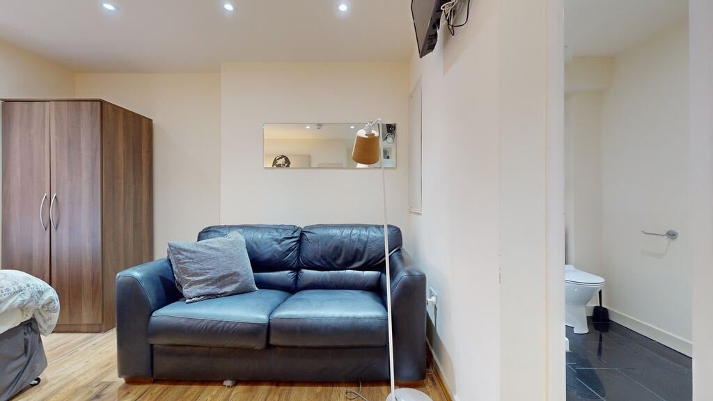 Room Anson Road in Greater London